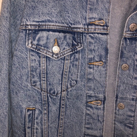 Levi’s Women’s Ex-Boyfriend Trucker Jacket - Picture 9 of 15
